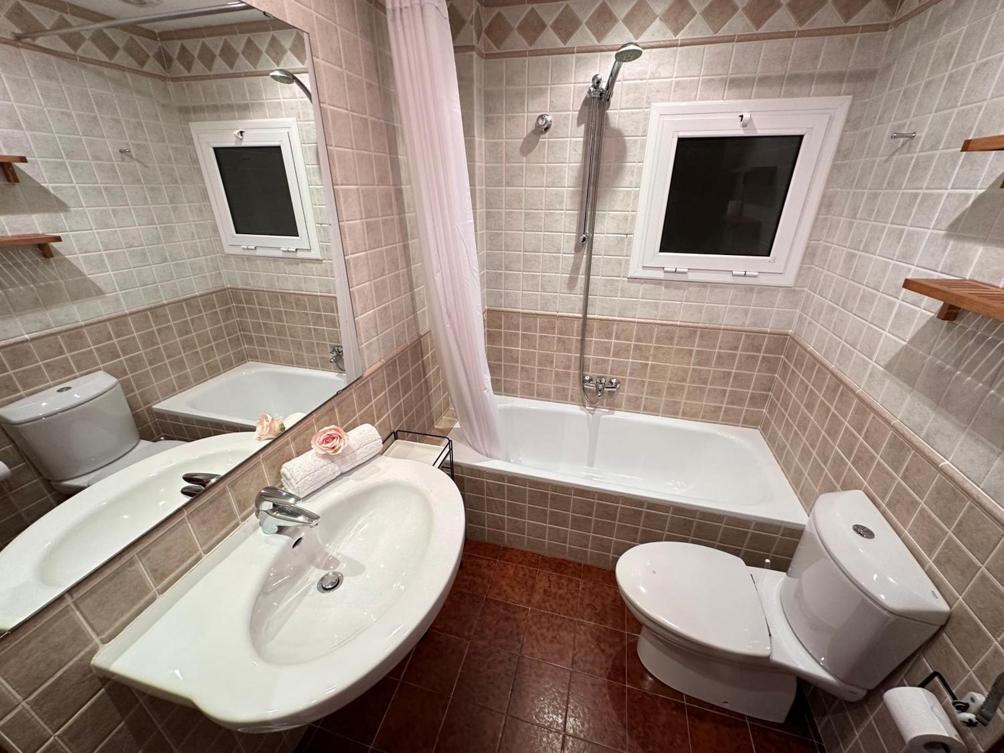 Agi Llotja Plazza Apartment Roses Ngoại thất bức ảnh